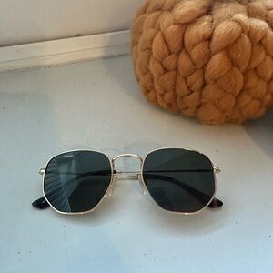Stylish Gold Frame Sunglasses